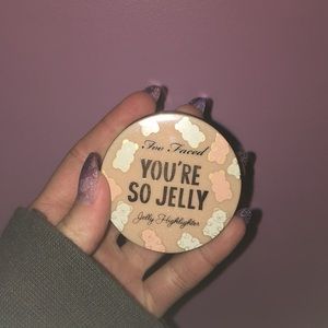 Too faced You’re So Jelly highlighter! 💕
